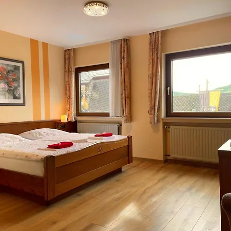 Ferienpension Bei Stenze Inklusive Kostenlosem Regionalem Nahverkehr Maison d'hôtes Senheim