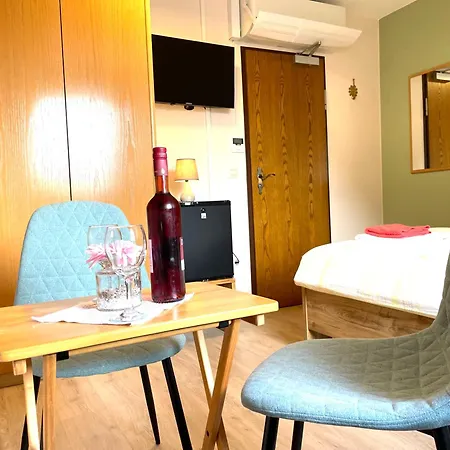 Ferienpension Bei Stenze Maison d'hôtes Senheim